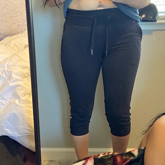 Lululemon black workout pants size 2 - Picture 2 of 6